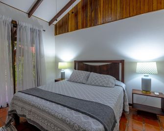 Casa Tortuga - Beautiful Spacious Beachfront House - Esterillos - Habitación