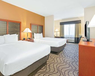 La Quinta Inn & Suites By Wyndham Midwest City - Tinker Afb - Midwest City - Bedroom