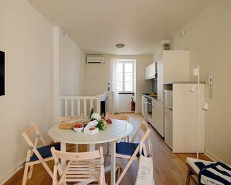 Alfred Hotels Les Halles - Biarritz - Dining room