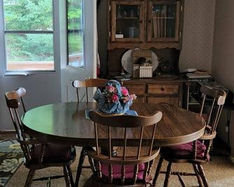 Spring / Summer Availability! Northwoods Cabin on Beautiful Lake - Michigamme - Dining room