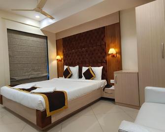 The Panash Hotel & Banquets - Kolkata - Bedroom