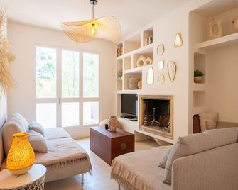 Porquerolles, Appartement Cosi et Lumineux - הייר - סלון