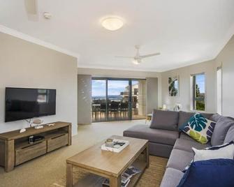 Breakers 2/12 - Yamba - Living room