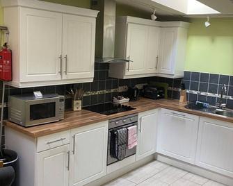 Charming in the heart of Stromness Pet friendly \nSaturday Arrival and Departure\n - Stromness - Kitchen