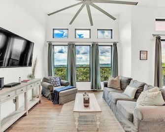 Luxury Lakeview Home w/ Pool & Beach Access! - Not Active - Leander - Wohnzimmer