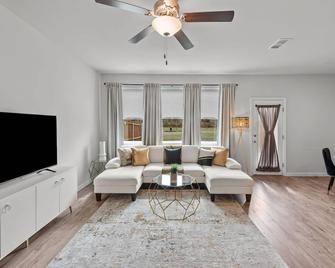 Lewisville Lake Urban Escape - Lewisville - Living room