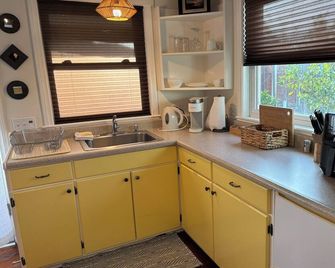 Charming cottage in Thousand Oaks with WiFi and AC - Thousand Oaks - Küche