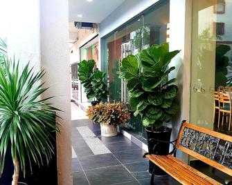 Golden Court Hotel - Tun Abdul Razak - ג'והור באהרו - לובי