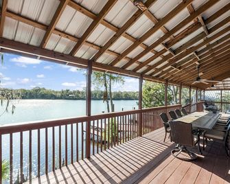 Waterfront Cabin w/ Private Dock + Firepit- Suwannee River - Old Town