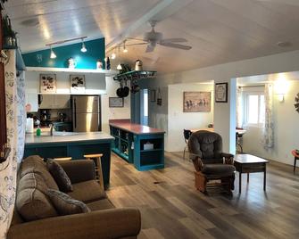 Hilltop Heaven - 5 Star Comfort and Views - Panguitch - Living room