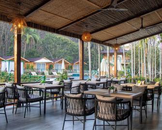 Stone Wood Jungle Resort - Ganeshgudi - Restaurante