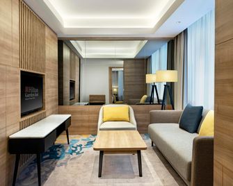 Hilton Garden Inn Jakarta Taman Palem - Jakarta - Living room