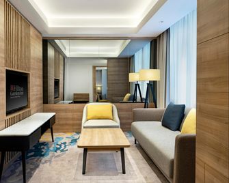 Hilton Garden Inn Jakarta Taman Palem - Jakarta - Salon