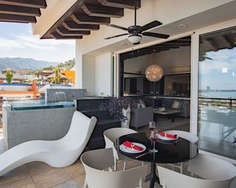 Pinnacle Resorts 180 - פוארטו ויארטה - מרפסת