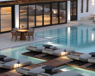 Nero Luxury Suites - Imerovigli - Kolam