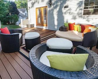 Home away from home-7 mins from Downtown - Manchester - Patio