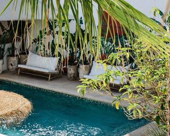 La Bohemia del Rio Boutique Hotel - Adults Only - Santa Eulària des Riu - Zwembad