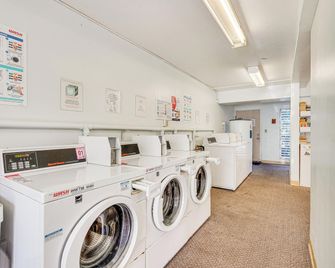 Kailua-Kona Condo with Balcony Walk to the Beach! - Kailua-Kona - Laverie