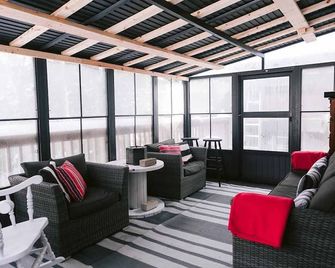 TuckAway Rustic Lakefront Cottage in Muskoka - 머스코카 레이크 - 라운지