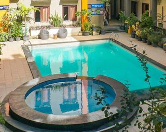 Sun In Pangandaran Hotel - Pangandaran - Piscina