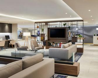Courtyard by Marriott London Heathrow Airport - Hayes - Front desk