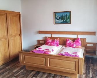 Landgasthof Zur Schwärzenburg - Familie Zwicknagl - Roding - Bedroom