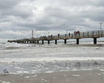 Near the Baltic Sea (800m) holiday apartment in Wustrow, quiet central location - Ostseebad Wustrow - Strand