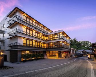 Waqoo Naritasanmonzen - 成田 - 建築