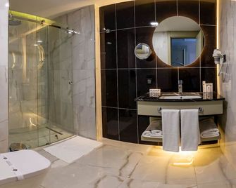 The Conforium Hotel Van - Van - Bathroom