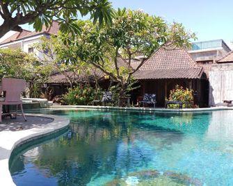 Classic Beach Villas - Abang - Pool