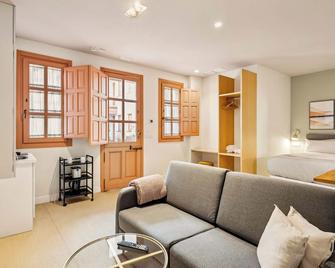 Apartamentos Los Patios De San Agustin - Córdoba - Sala de estar
