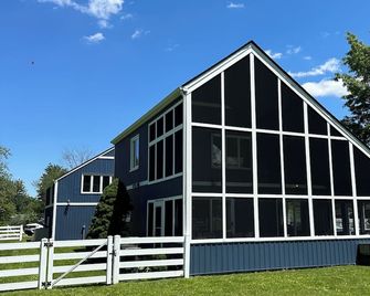 Great Location & Island Getaway With Lake Access On Beautiful Lake Wawasee! - Syracuse - Edificio