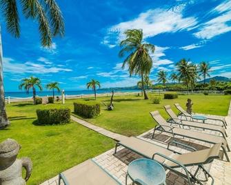 Beach Front Feet in the Sand, Ocean View, 1 BR 1BA, Ocean Front Pool - Potrero - Patio