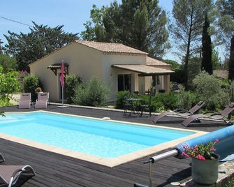 Barjac Villa Pastis - Self-catering cottage with swimming pool and view of the Cevennes mountains - Barjac - Piscine