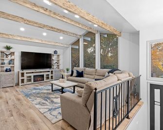 Ski Lover's Paradise- 7br Villa Near Top - Salt Lake City - Living room