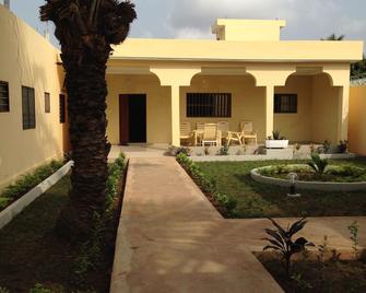 Entire villa for rent in Lomé Yokoè for 4 people - Lomé - Patio
