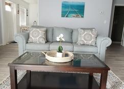Old Town Suites - Key West - Living room