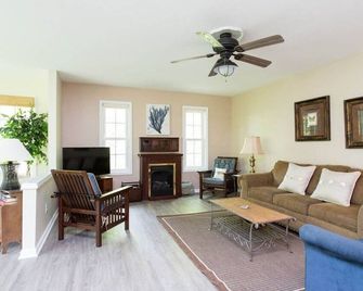 Stiles Lake House - Lake Lure Lakefront, Kayaks! - Lake Lure - Sala de estar