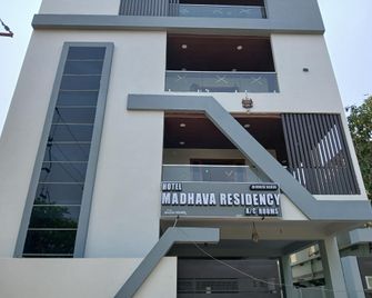 Hotel Madhava Residency - Kakinada - Building