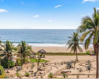 Marea Beachfront Villas - Zihuatanejo - Plaża