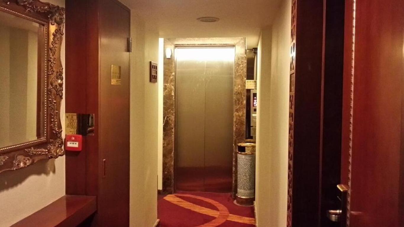 Oriental Lander Hotel