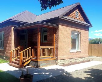 506 Historic Brickhouse off Main St. - 2 Blocks from Salmon River - Salmon - Будівля