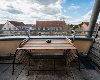 Deluxe Apartment I Klimaanlage I Tiefgarage I Balkon I Wlan - Magdeburg - Balkon
