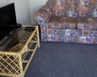 Lookout Studio - Alexandra - Living room
