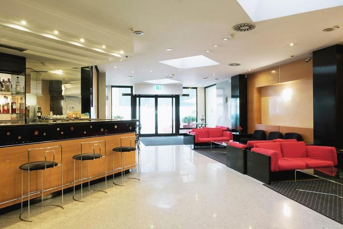 هوتل جونيور