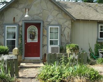 Stone Meadow Resort - Eureka Springs - Building