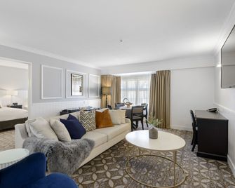 Scenic Hotel Cotswold - כרייסטצ'רץ' - סלון