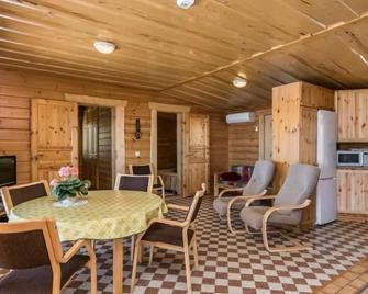 Holiday Home Kesäranta 7 by Interhome - Kitee - Comedor