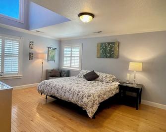 Ferrari House 1bd Hideaway Apartment - Jackson - Bedroom