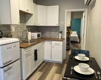 Unique experience with all the amenities of home! - Hillsboro - Cocina